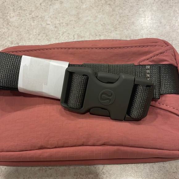 Lululemon Mini Everywhere Belt Bag - Brier Rose - Picture 7 of 8